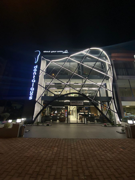 Slider image (2) Dentalays Dental Center